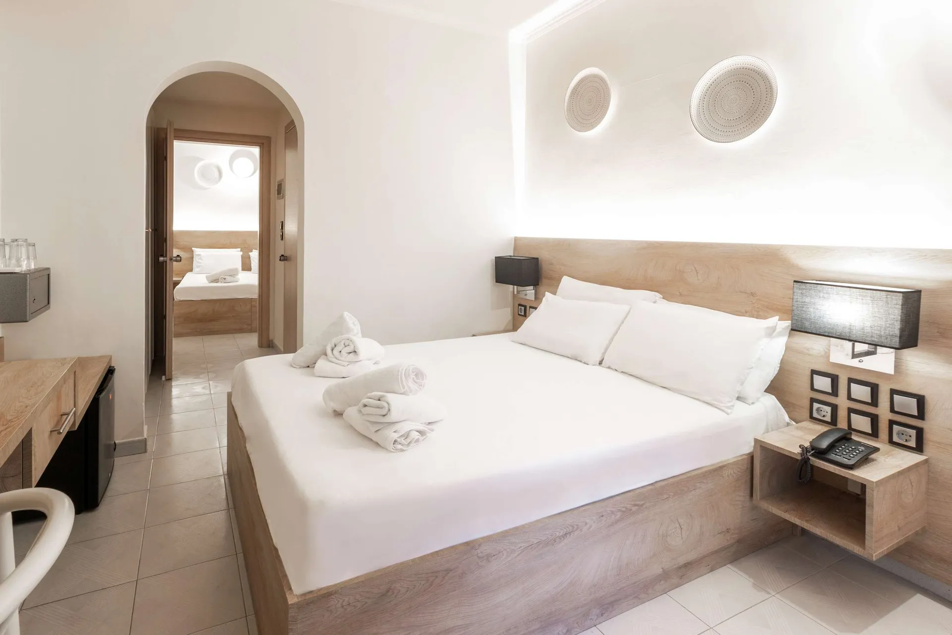 Tiara Holdiays - Hotel Odysseas - Two Bedroom Apartment - bedroom 1